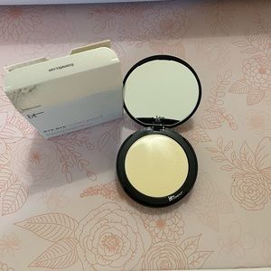 it Cosmetics Bye Bye Pores Pressed Powder - Translucent